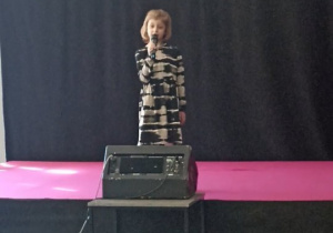 Hania podczas II Festiwalu Twórczości Dziecięcej 2023 "Niedorosłe Piosenki"
