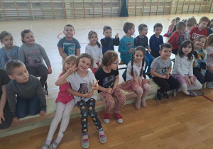 Dzieci na spotkaniu z przedstawicielem Felkowego Stryszku.