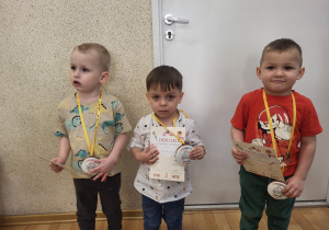 Dyplomy wspaniałego cukiernika otrzymali, od lewej: Filip, Victor i Antoś.