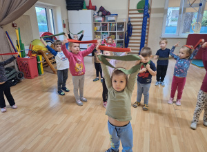 Leśne wędrówki i szarfowe sztuczki