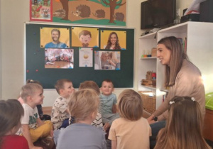 Pani Olga w trakcie wyjaśniania pojęcia "Radość".