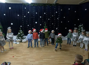 Spotkanie świąteczne z rodzicami w grupie "Jeżyków".