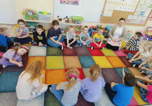 Dzieci poznają bohatera opowiadania oraz wyruszają z nim w niezwykłą podróż.