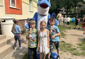 Zajęcie z delfinem i pysznymi lodami.