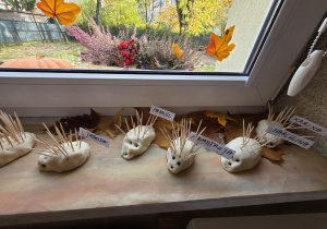Jeże wykonane z masy solnej.
