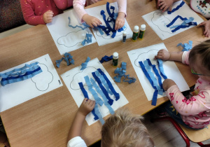 WYKLEJANIE NIEBIESKĄ BIBUŁĄ