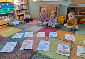 dzieci odgadują postacie bajkowe