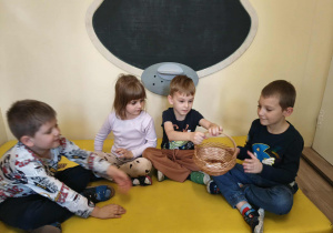 Zabawa "Kalambury z bombą".