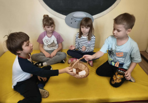 Zabawa "Kalambury z bombą".