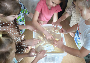 Zabawa w pisanie światłem.