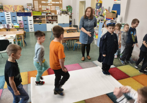 Dzieci podczas zajęć.