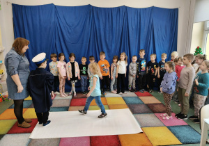 Dzieci podczas zajęć.