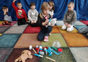 Dzieci podczas zajęć.