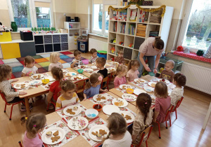 Dekorowanie pierników i babeczek.