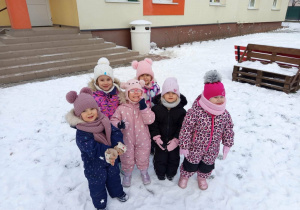 Zdjęcie grupowe dziewczynek.