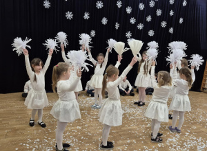 Zimowy występ "Żabek"