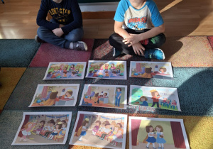 dzieci słuchają bajki i układają we właściwej kolejności obrazki