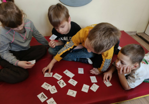 Dzieci podczas zajęć.