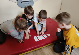 Dzieci podczas zajęć.