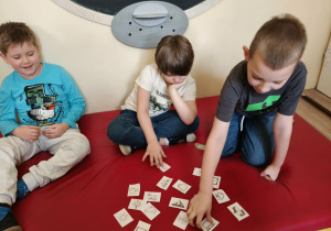 Dzieci podczas zajęć.