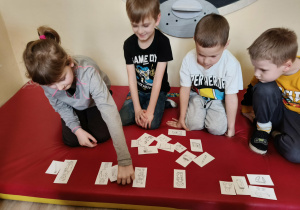 Dzieci podczas zajęć.