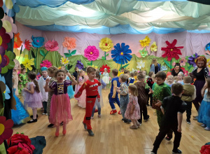 "Jeżyki" na balu karnawałowym