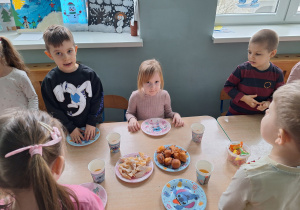 dzieci śpiewają sto lat