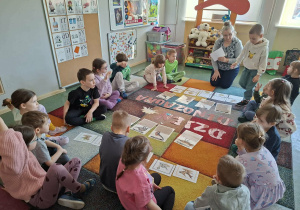 Dzieci podczas zajęć.