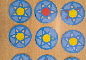 Witraże wykonane przez dzieci.