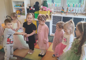 Wręczenie upominków.