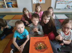 "O małpce, która spadła z drzewa"