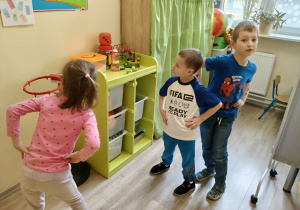 Dzieci podczas zajęć.