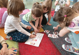 Dzieci podczas zajęć.