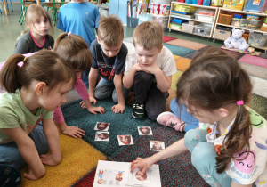 Dzieci podczas zajęć.