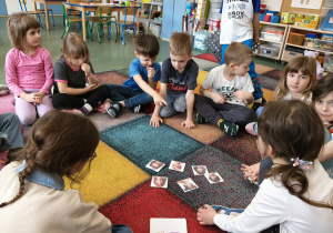 Dzieci podczas zajęć.