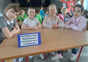 Wspólne zdjęcie dzieci.