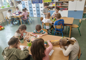 Dzieci podczas zajęć.