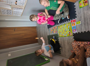 Gra zespołowa "Emocje w grupie 5 latków.