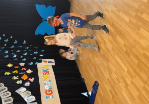 Zabawa w parze "Uczę się pomagać".