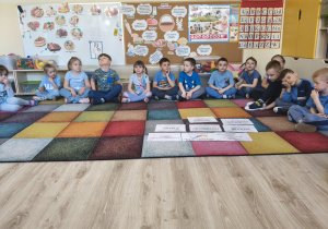 Dzieci podczas zajęć dydaktycznych.