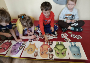 Dzieci podczas zajęć.