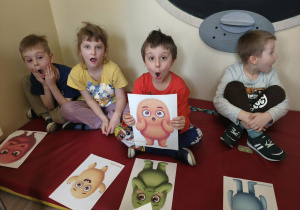 Dzieci podczas zajęć.