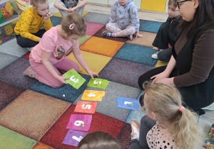 Dzieci podczas zajęć.