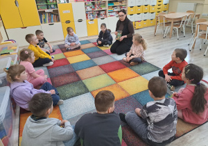 Dzieci podczas zajęć.