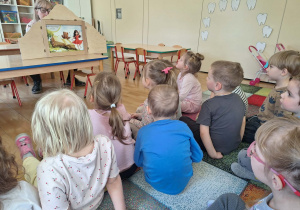 Teatrzyk kamishibai.