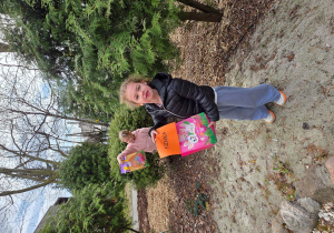 Nina odczytała swój prezent.