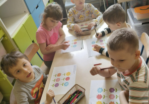 Dzieci podczas zajęć.