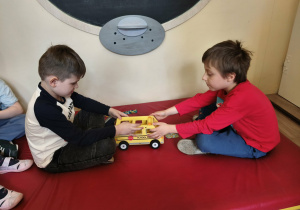 Dzieci podczas zajęć.