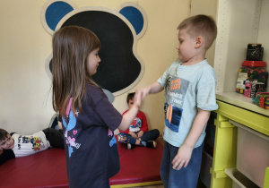 Dzieci podczas zajęć.