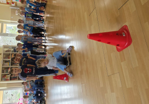 Nadia w trakcie wykonywania konkurencji na deskorolce terapeutyczna.